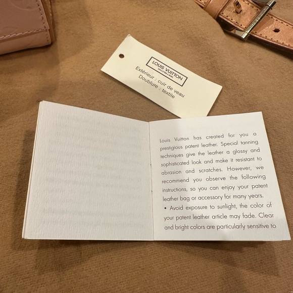 Authentic Louis Vuitton pink(“marshmallow”) Vernis Vertical Sullivan Crossbody - Picture 11 of 12